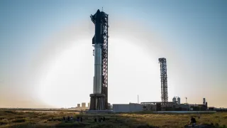 Live updates: SpaceX launches its largest rocket
