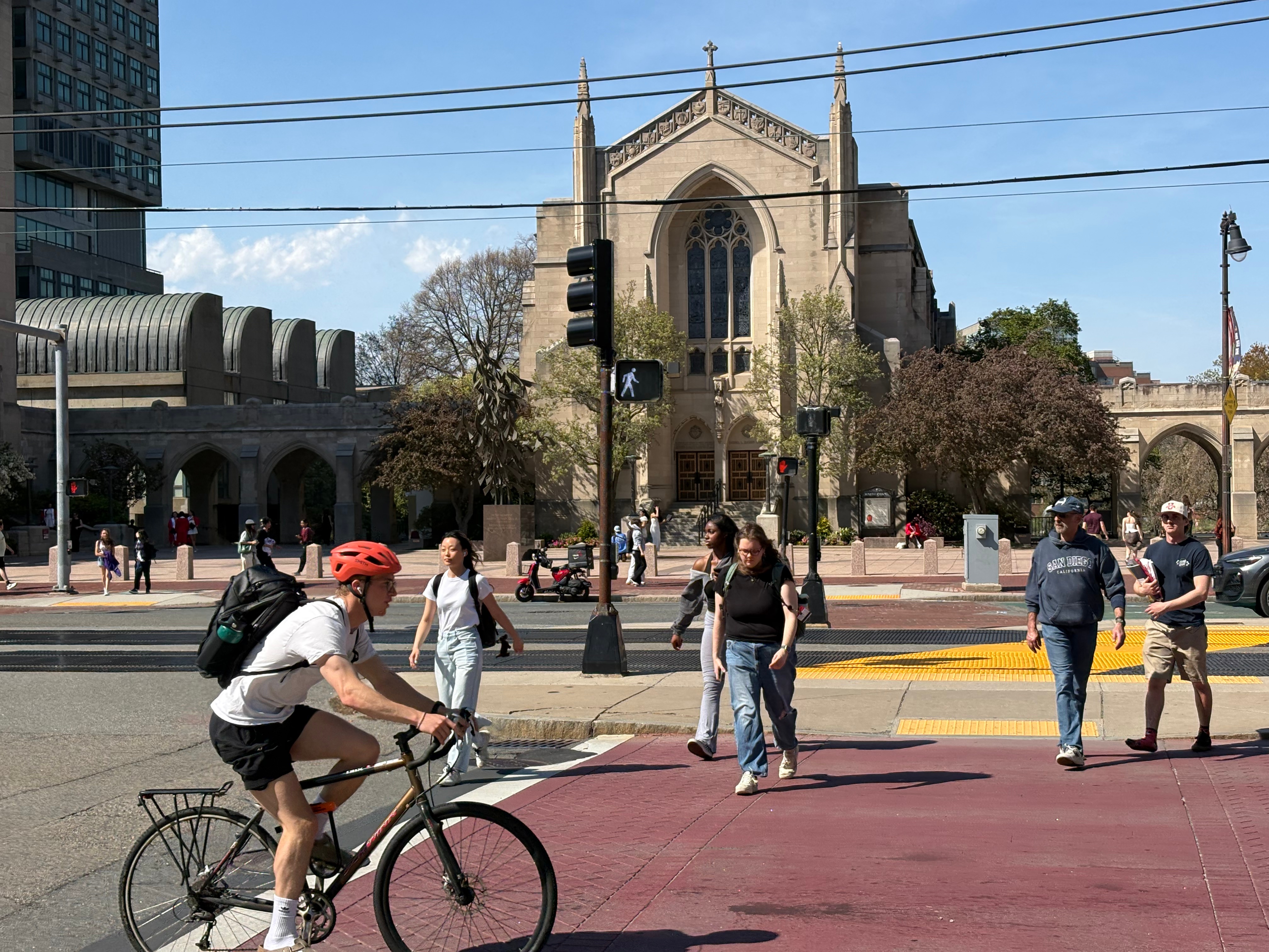 LIVE UPDATES: Pedestrians work their way across Commonwealth Avenue